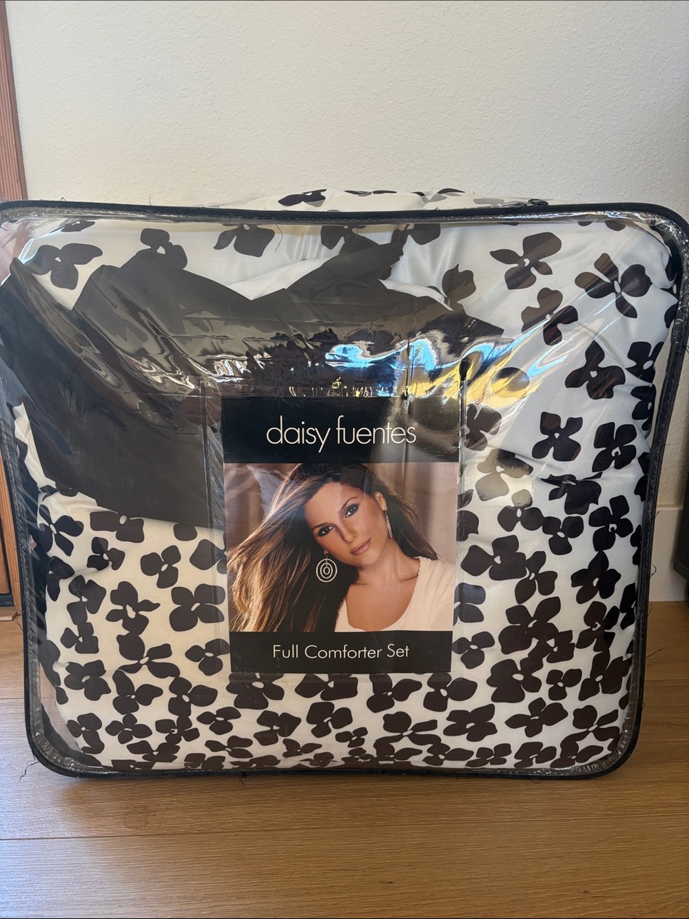 Daisy Fuentes Black & White Floral Comforter Set
